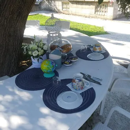 Domus Anfra Bed & Breakfast 4*