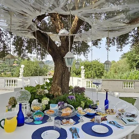 Domus Anfra לינה וארוחת בוקר 4*